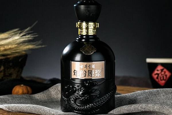 云南火爆白酒(吃喝玩乐在云南！奶白酒出圈了，你尝过吗？)