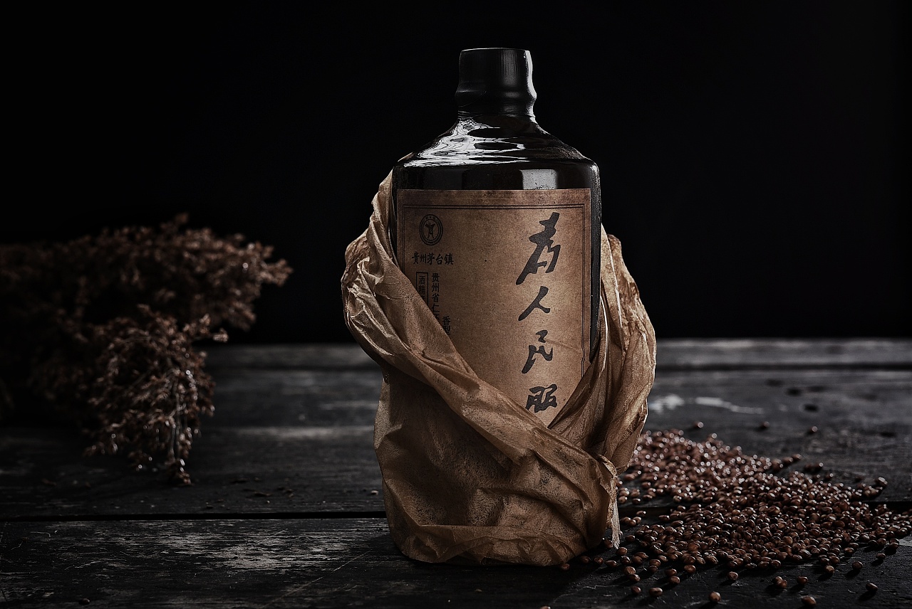 茅台雪花啤酒(雪花啤酒新品500元一瓶，网友戏称“茅啤”，总经理：与茅台同桌也不违和)