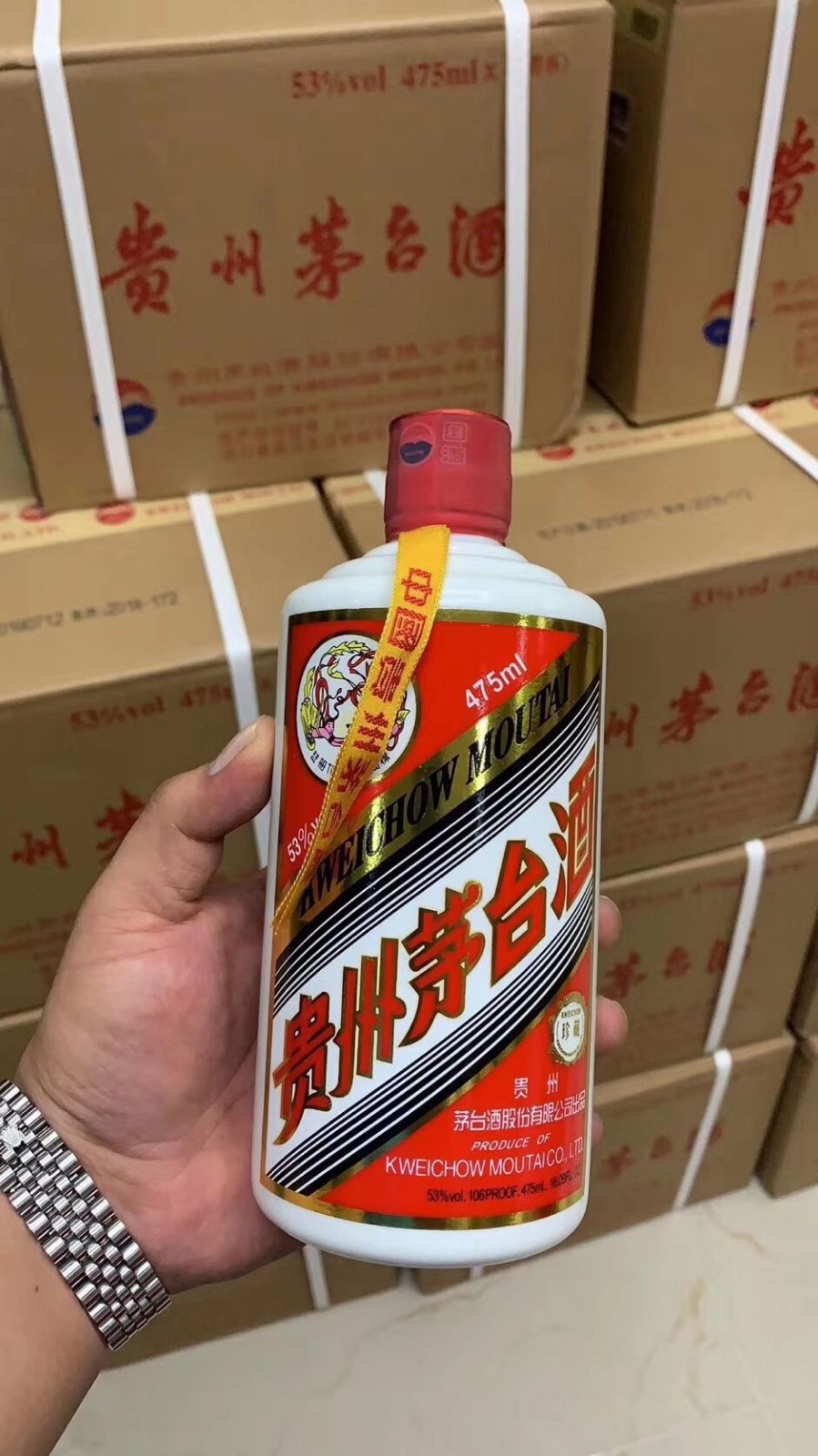 精装雪花啤酒(500元一瓶！华润雪花推出高端啤酒，CEO：与茅台同桌也不违和！网友：泡沫太大…)